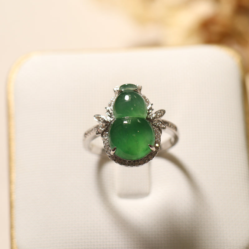 冰種陽綠葫蘆圍邊鑲鑽戒指